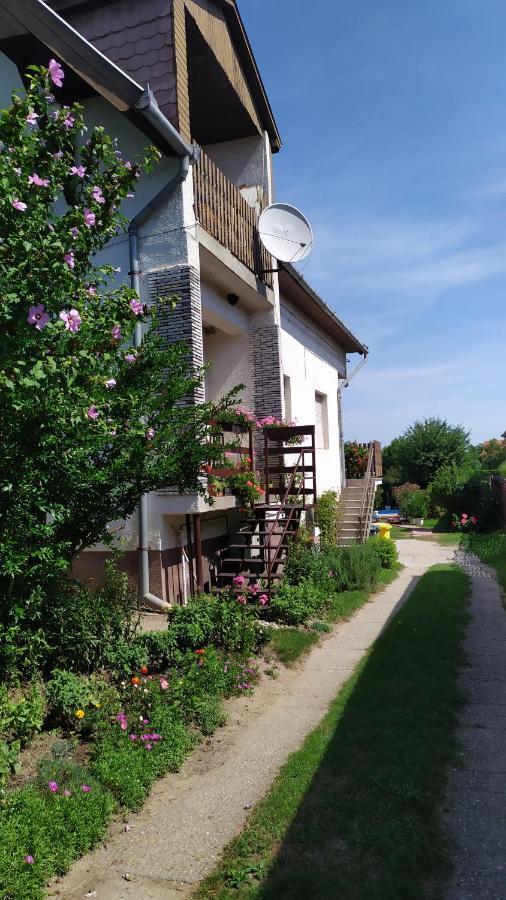 Leander Apartman Balatonlelle Exterior foto